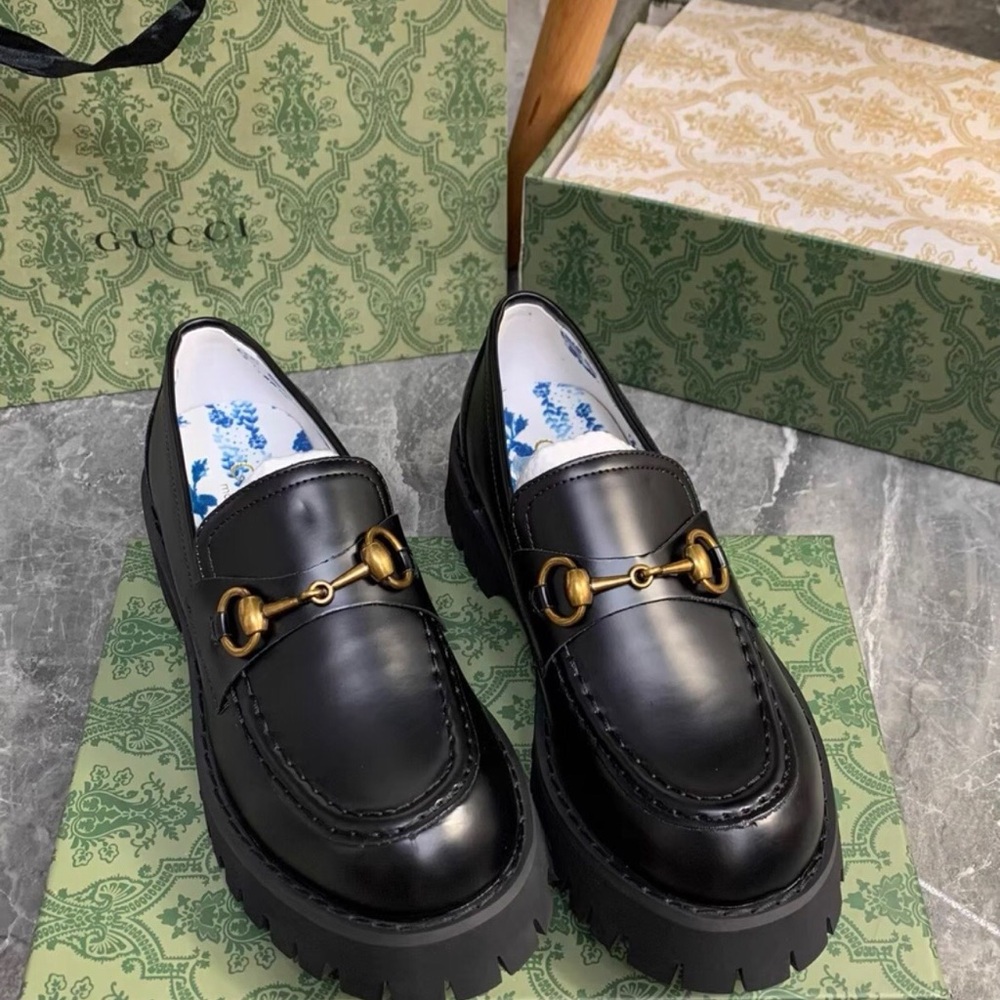Gucci Black Leather Loafers with Gold Bit Detail - Picture 7 of 8